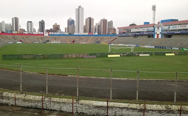 A Vila Capanema é um dos dois estádios do Paraná (Foto: Rafael Luis Azevedo/Verminosos por Futebol)