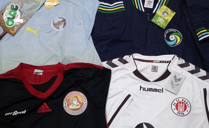 As três camisas e o casaco... Relíquias! (Foto: Rafael Luis Azevedo/Verminosos por Futebol)