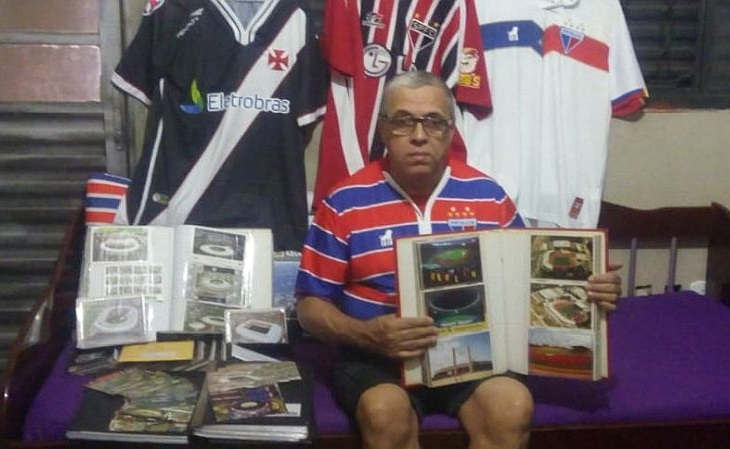 Vicente é um dos maiores colecionadores de postais de estádios no Brasil (Foto: Acervo pessoal)