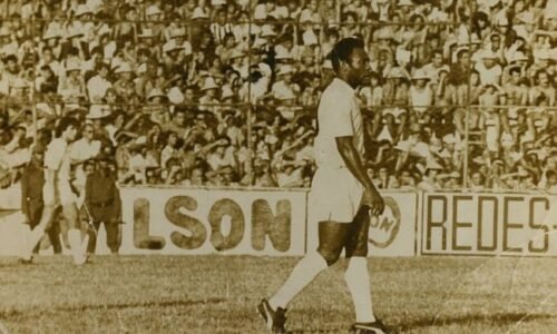 Recorde de gols do Rei Pelé em jogo do Santos é eternizado em