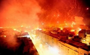 A cidade de Split parecia em chamas (Foto: Reprodução)