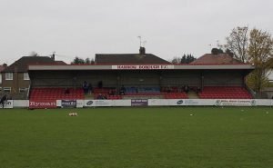 O Harrow manda seus jogos no Earlsmead desde 1934 (Foto: Divulgação)