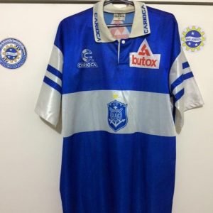 Camisas fabricadas pela Carioca viraram foco de colecionadores (Foto: Cezar Trunkl)