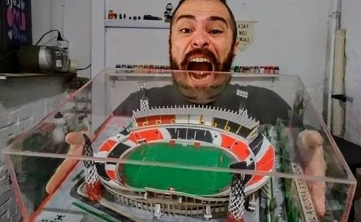 Artista plástico gaúcho comercializa maquetes de estádios de futebol