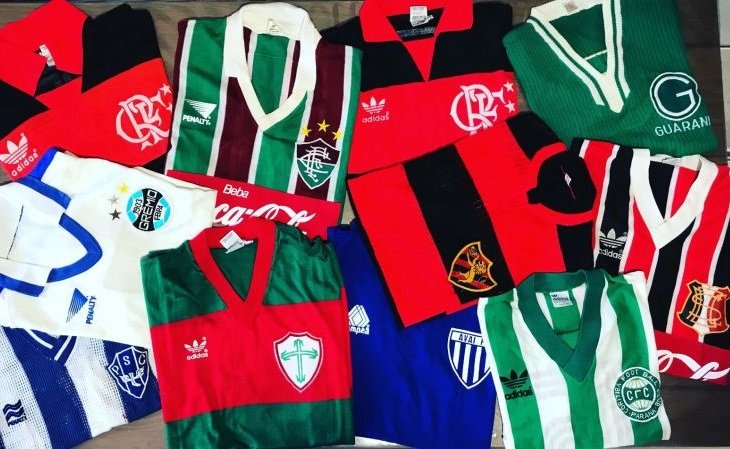 Este cara tem uma coleção ABSURDA de camisas de futebol dos anos 80